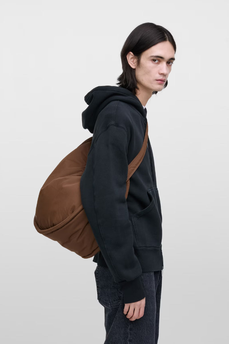 Sandqvist Curve Crossbody Round L - Dark taupe