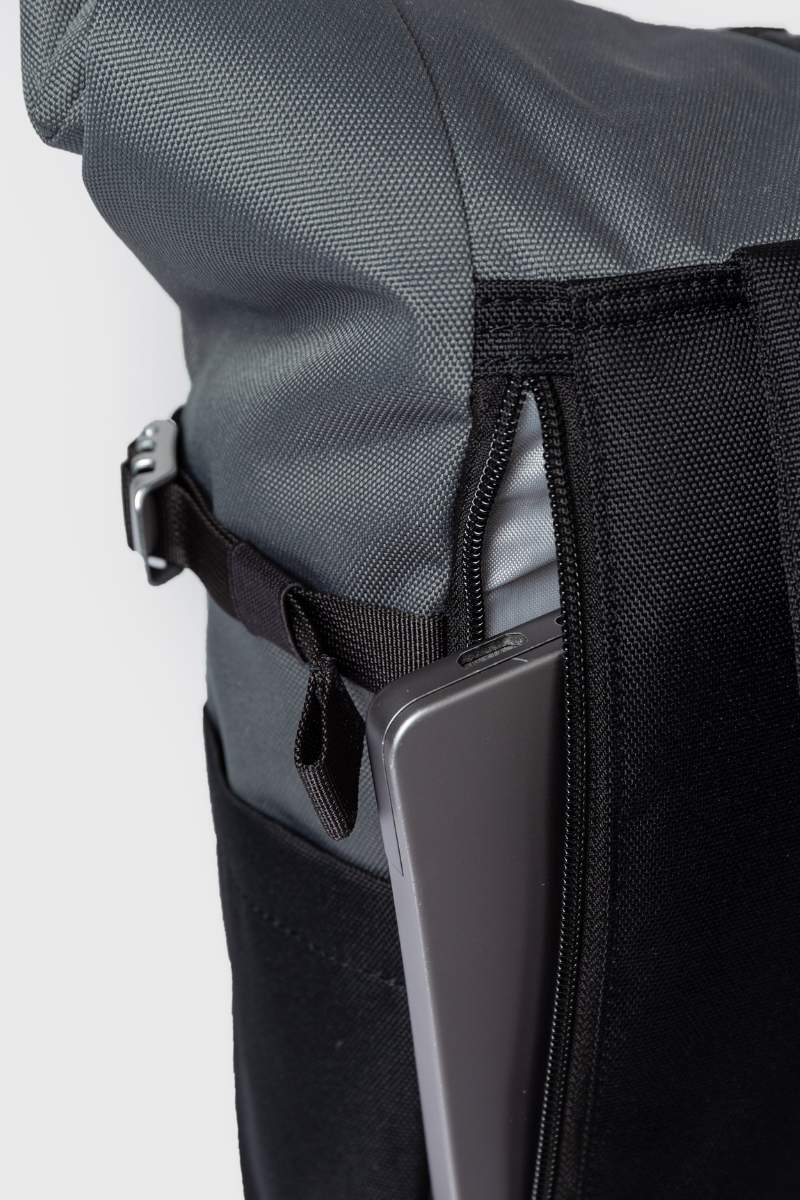 Sandqvist Icon Rolltop Backpack M - multi dark with black leather