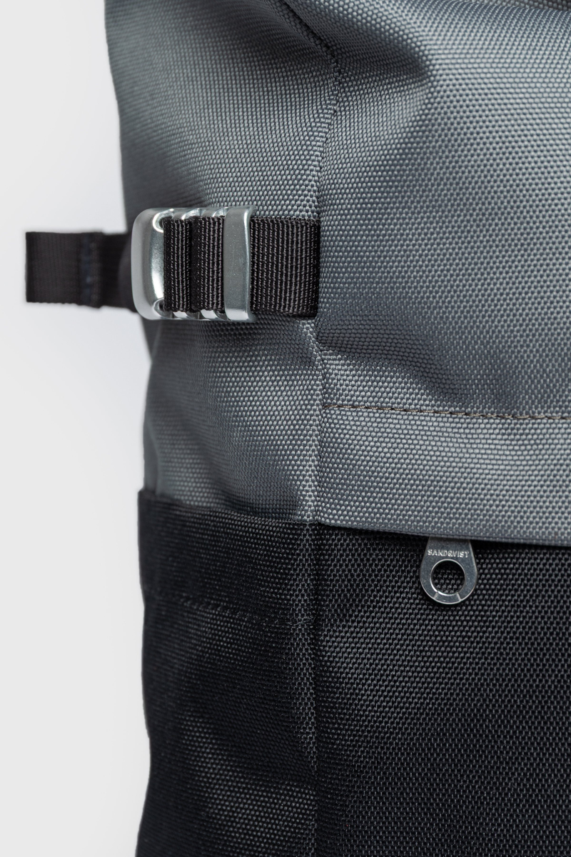 Sandqvist Icon Rolltop Backpack M - multi dark with black leather