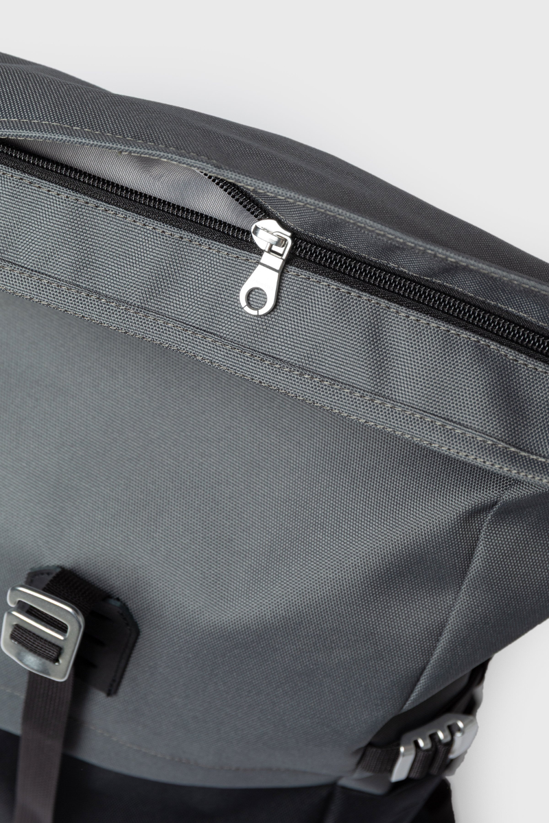 Sandqvist Icon Rolltop Backpack M - multi dark with black leather