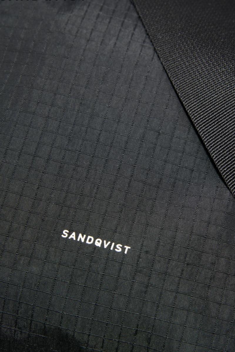 Sandqvist musta laukku