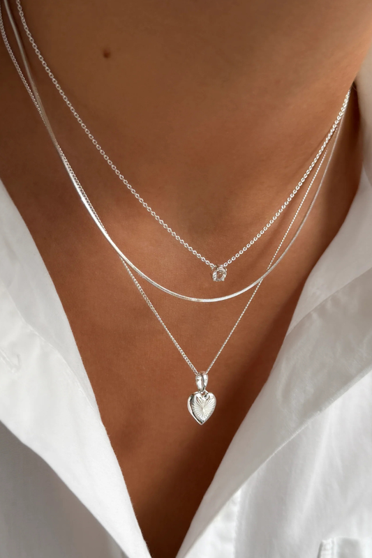 Syster P Sunburst heart necklace - silver