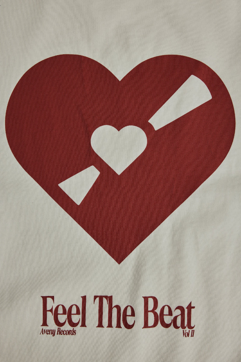 AVENY Berkeley Tee Feel The Beat - Almost White