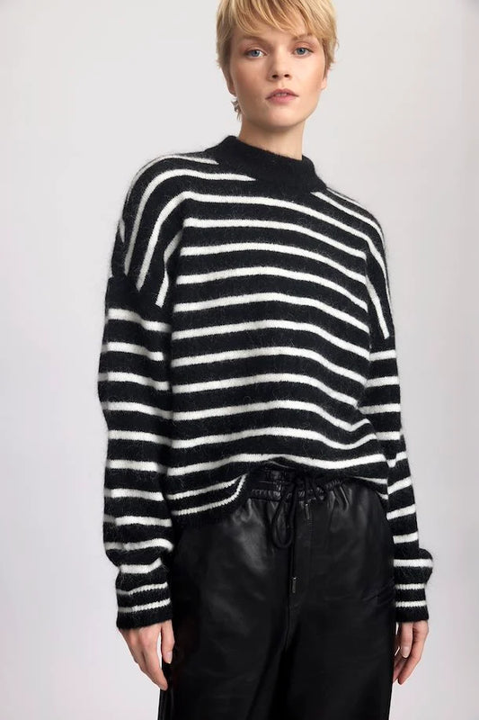 black-white-striped-debbiegz-pullover_1