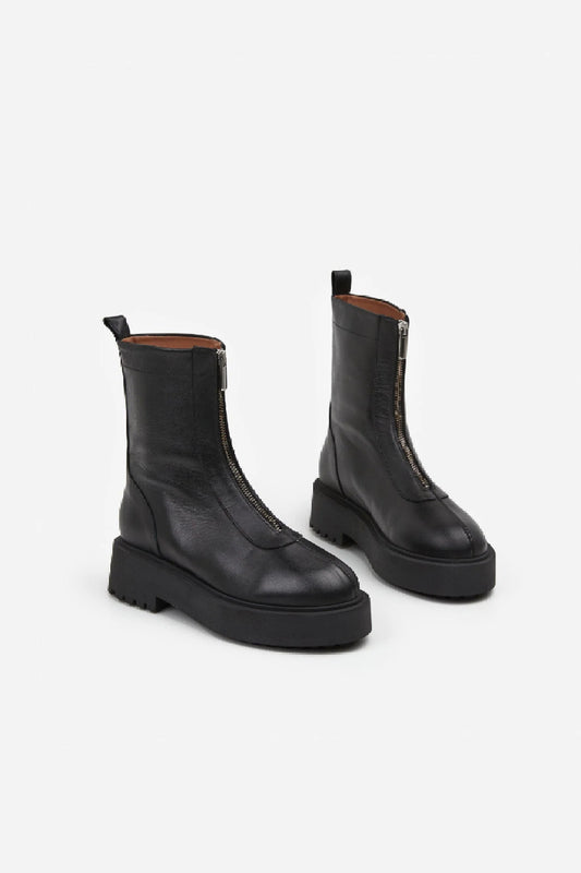 Flattered Alma - Black Leather