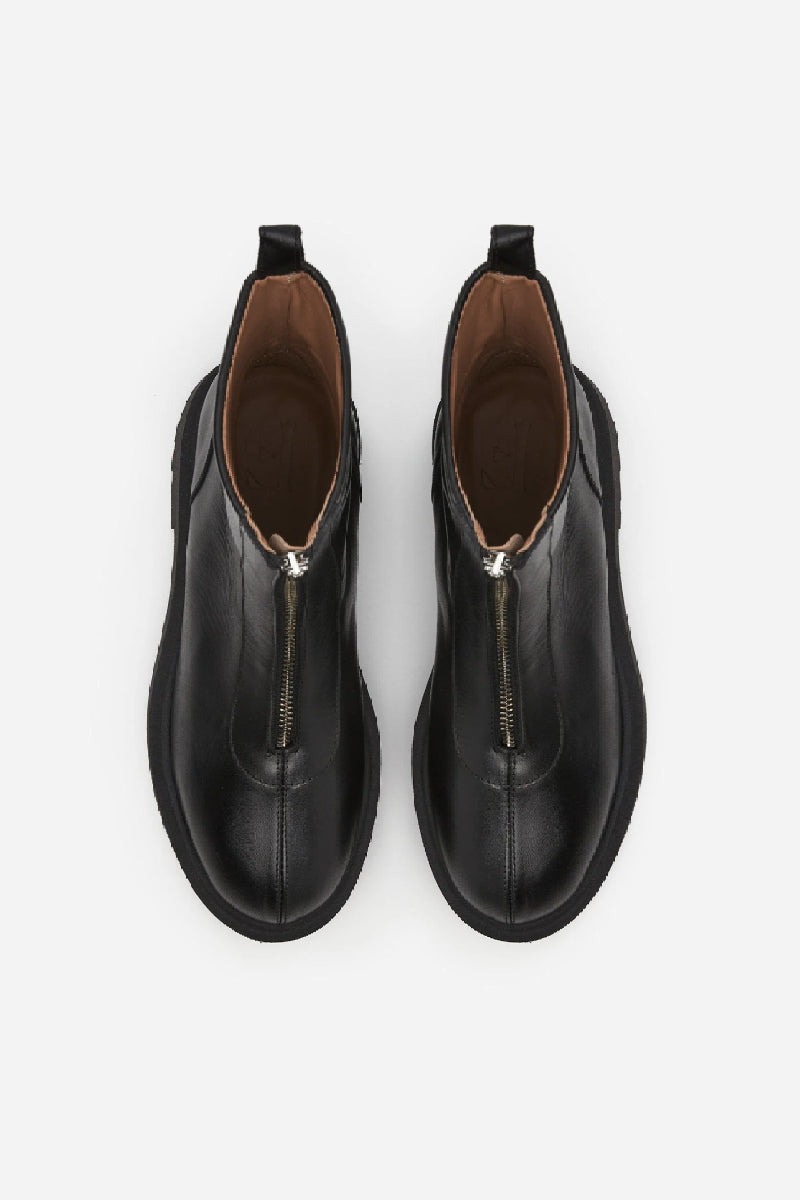 Flattered Alma - Black Leather