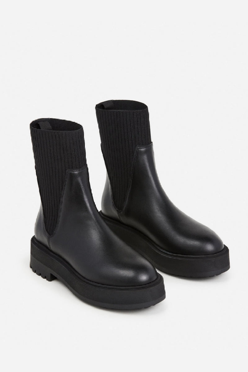 Flattered Aurora - Leather Black