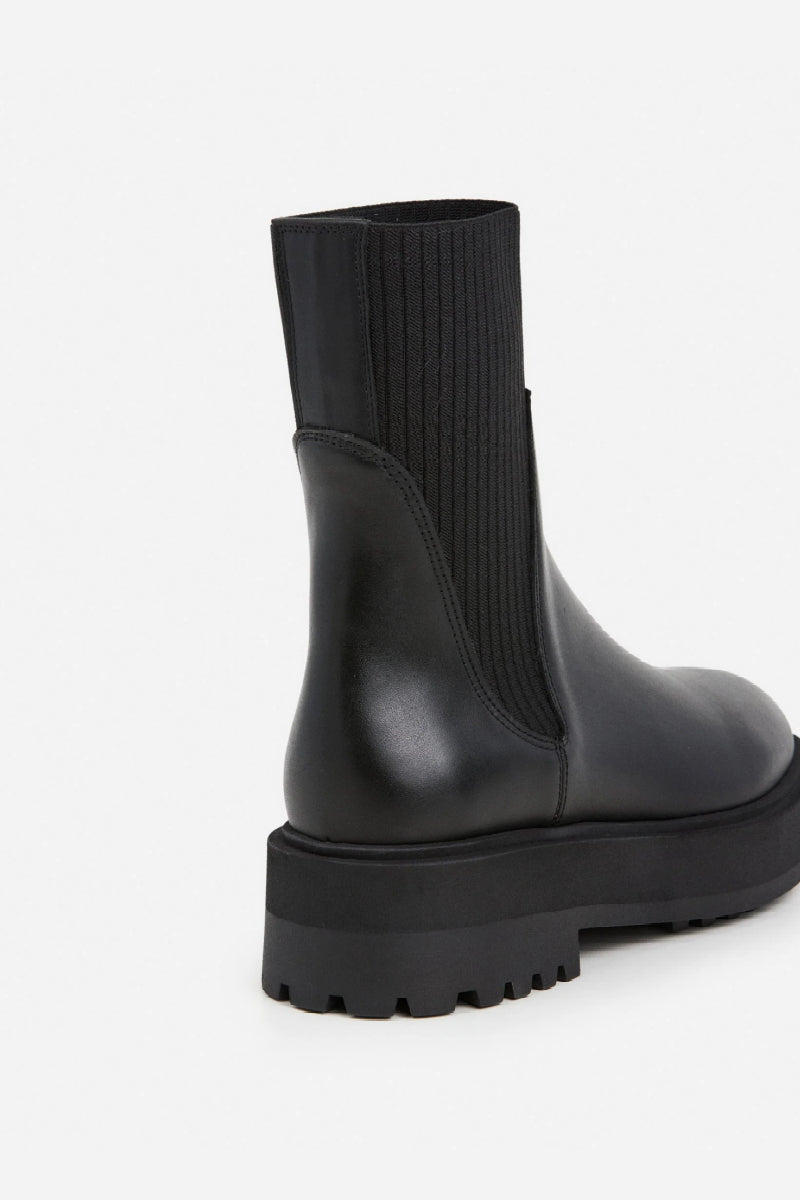 Flattered Aurora - Leather Black