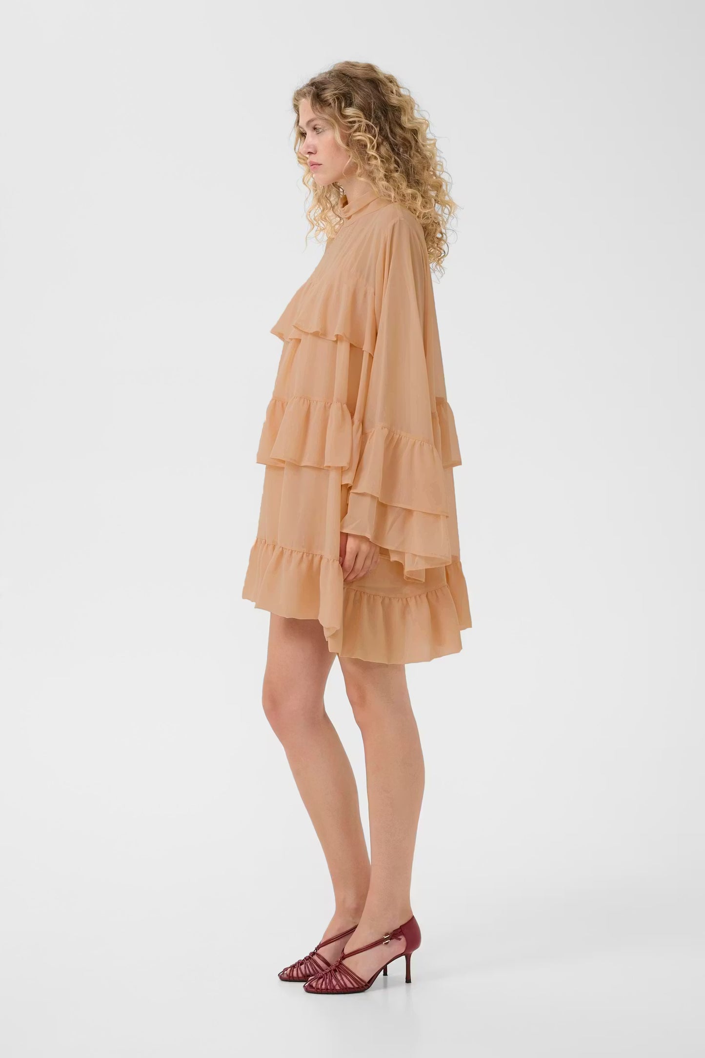 Naisten beige röyhelömekko