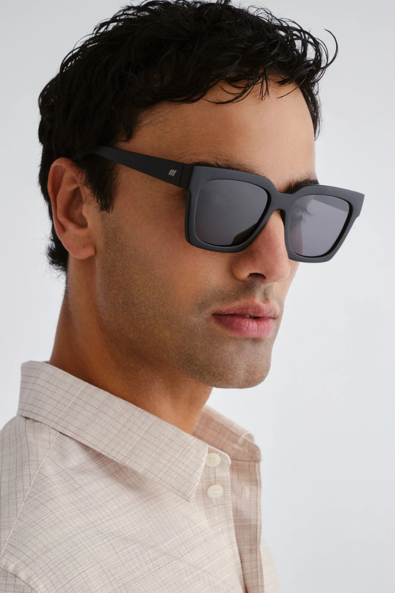 Leveät aurinkolasit Le specs Weekend Riot