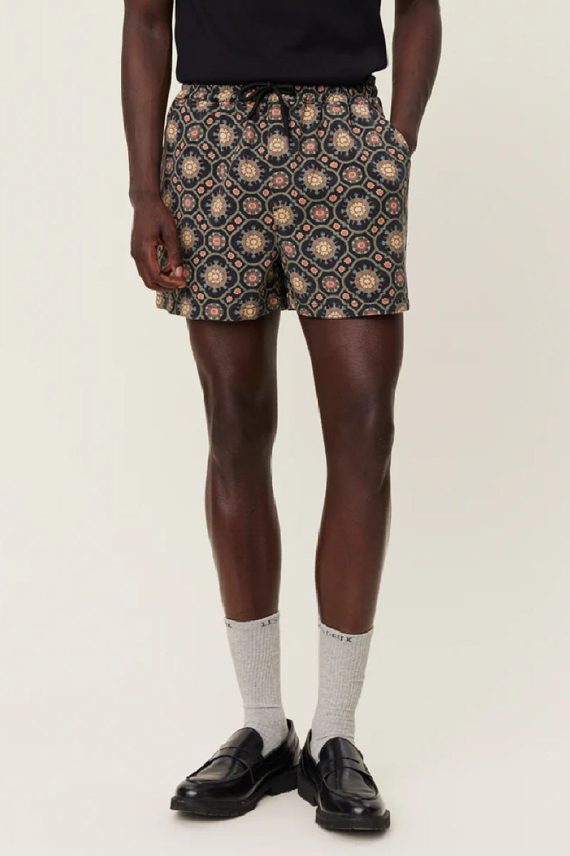 Les Deux Tapestry Shorts - black / surplus green