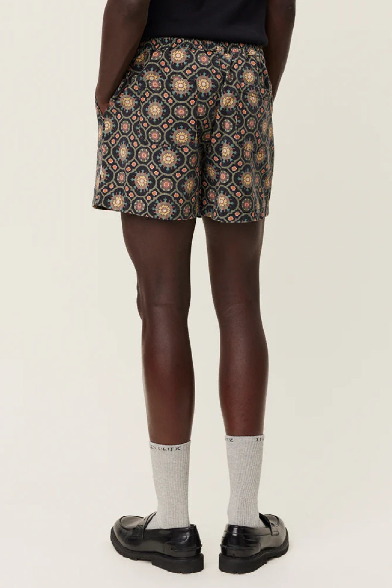 Les Deux Tapestry Shorts - black / surplus green