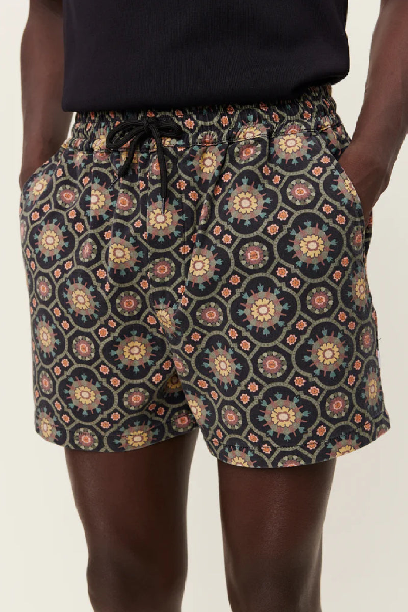 Les Deux Tapestry Shorts - black / surplus green