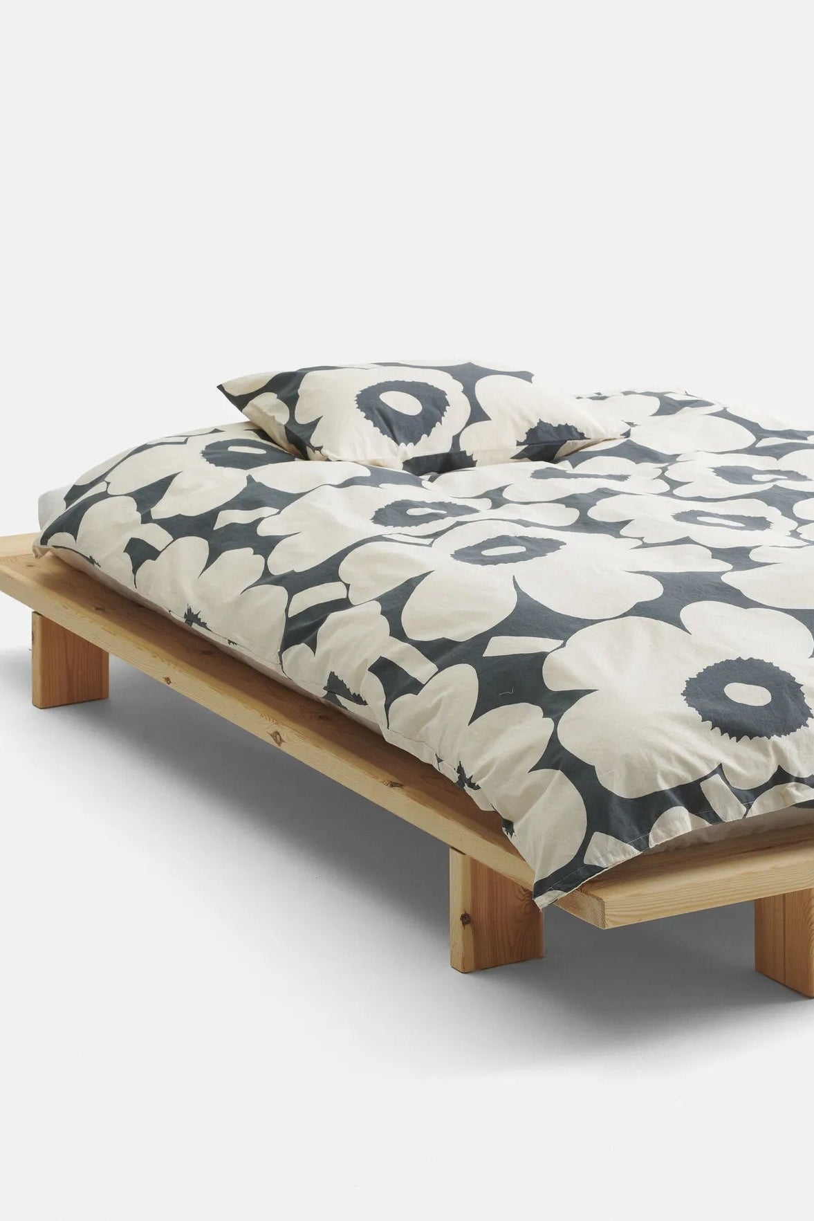Marimekko Unikko pussilakana 150 x 210 cm - tummanharmaa / beige