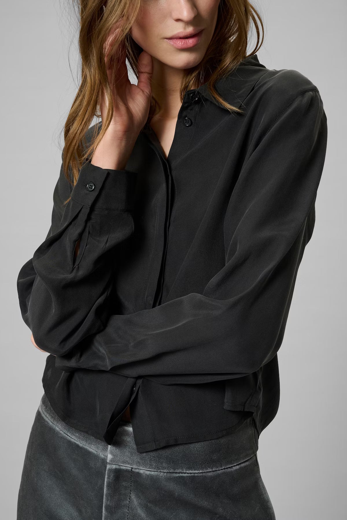 My Essential Wardrobe MWSilk Short shirt - black