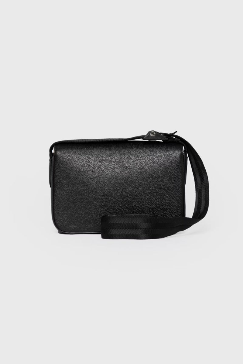 Sandqvist Agile Leather Plain crossbody - black