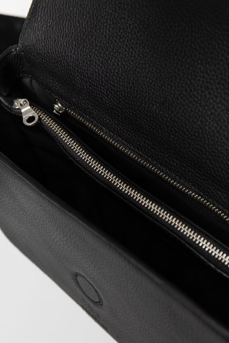 Sandqvist Agile Leather Plain crossbody - black