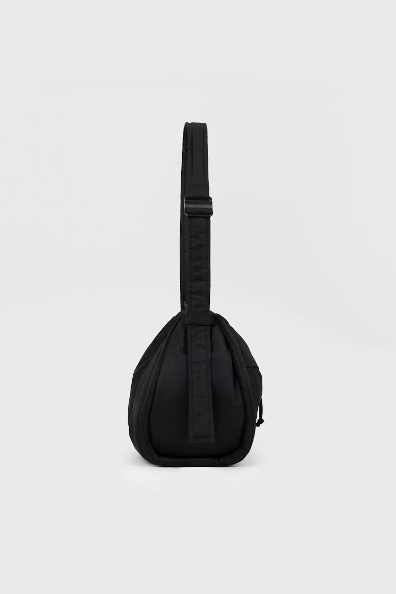 Sandqvist Curve Bucket Bag - black