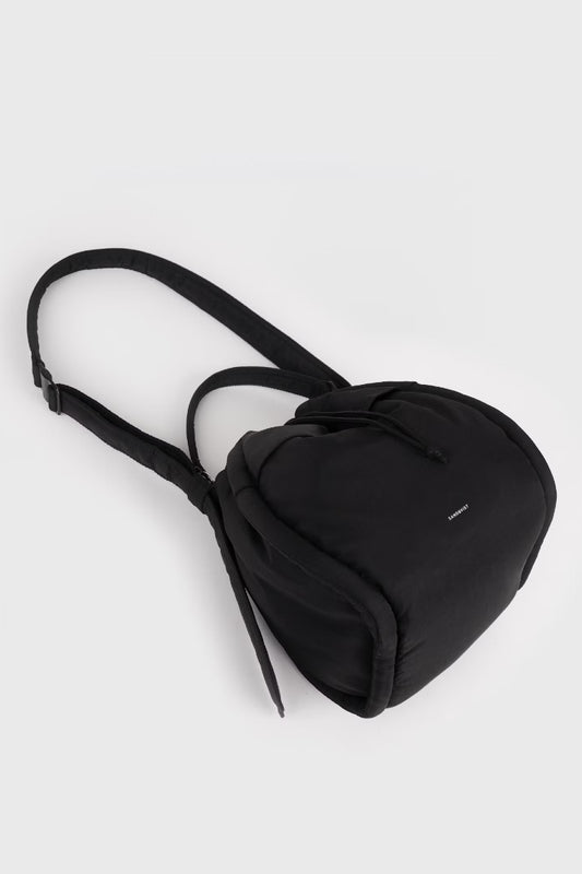 Sandqvist Curve Bucket Bag - black