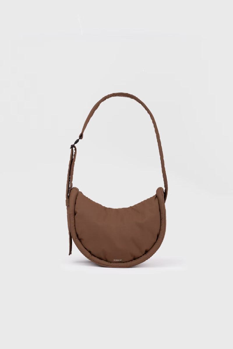 Sandqvist Curve Crossbody Round S - Dark Taupe