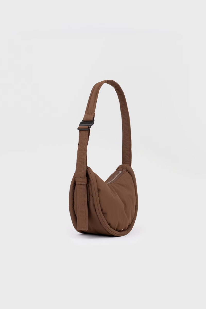 Sandqvist Curve Crossbody Round S - Dark Taupe