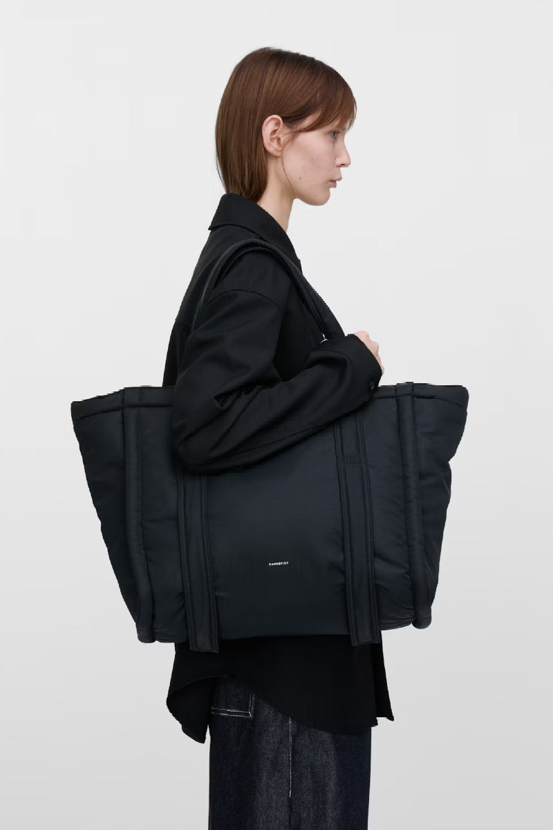 Sandqvist Curve Tote bag - black