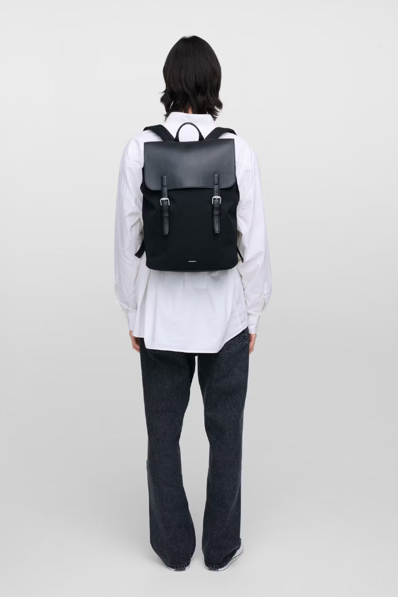 Sandqvist Everyday Lid Backpack L - black with black leather