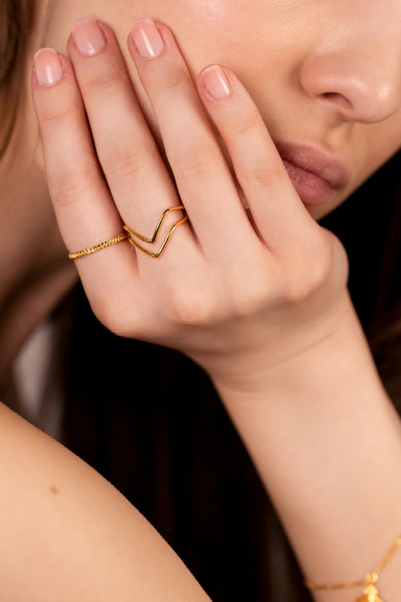 Syster P Tiny Arrow ring - gold