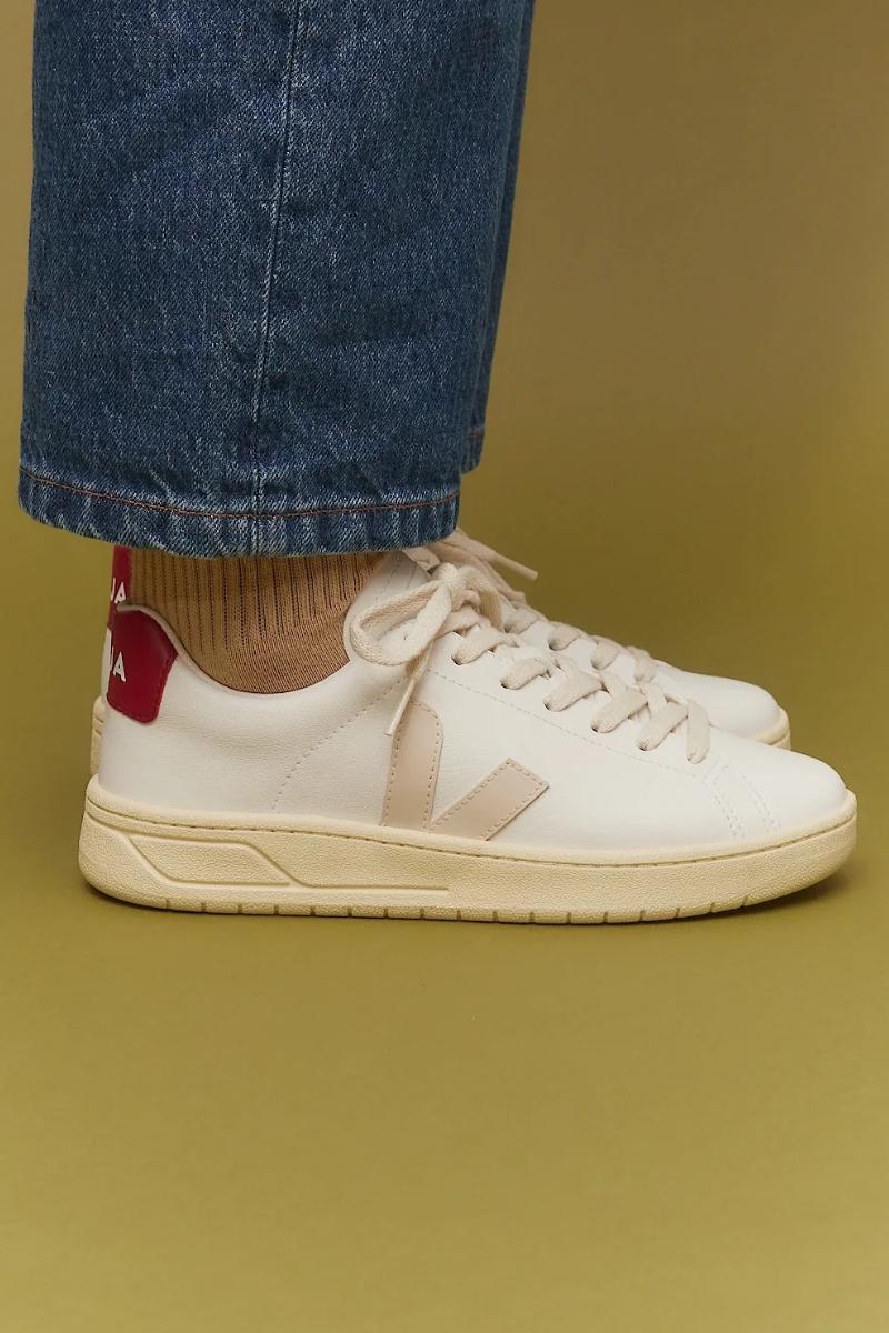 valkoiset veja tennarit