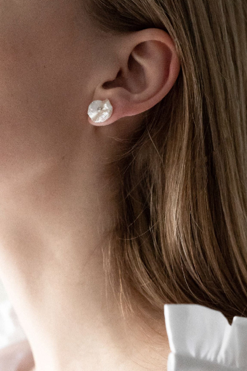 Gauhar Keshi pearl studs earrings
